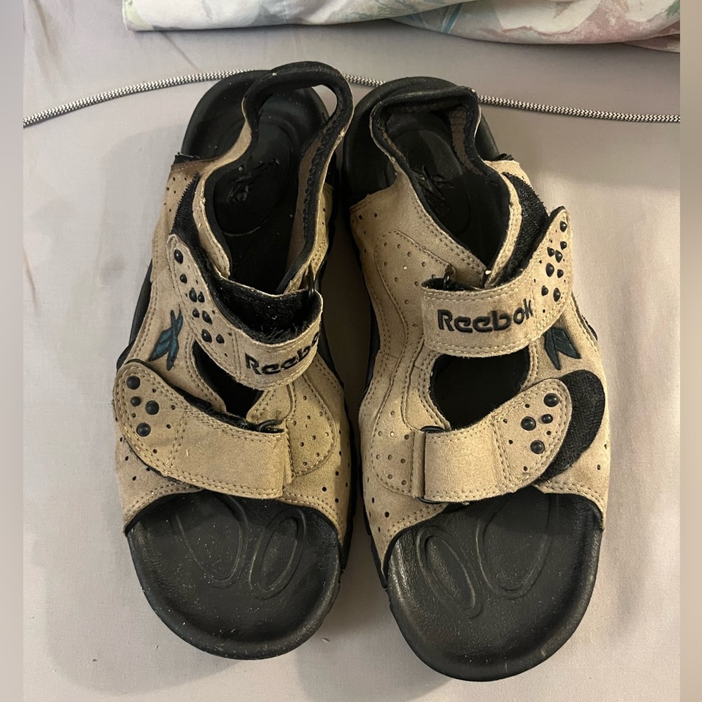 gently used Reebok men’s sz 10- definitely binary sandal